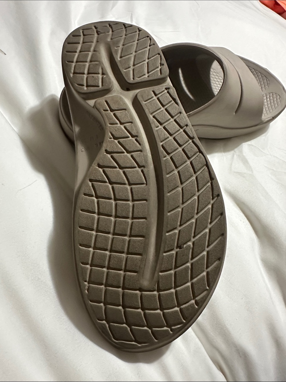 OOFOS Women's Slide Sandals in Taupe Beige - Picture 2 of 2